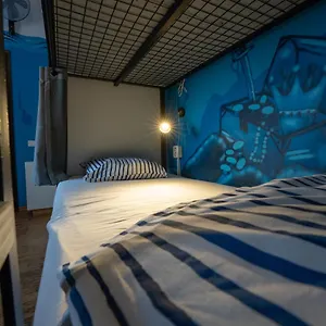  Hostel The Madhouse